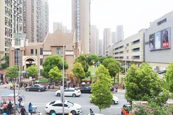 高三学生撕卷子抛洒解压 高考复习结束减压的方式